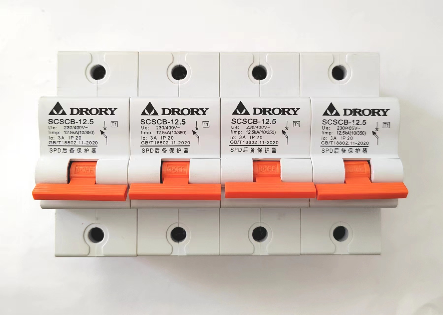 SPD后備保護器，SCB后備保護器 一級12.5~50KA；二級20~120KA 4P